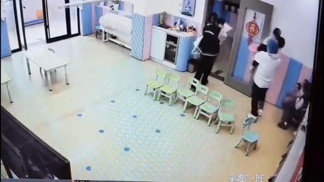 学逃生后续来了！网友表示：这嘉奖是不是低了PG电子麻将胡了2模拟器地震中高中生背起同(图5)