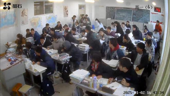 学逃生后续来了！网友表示：这嘉奖是不是低了PG电子麻将胡了2模拟器地震中高中生背起同(图3)