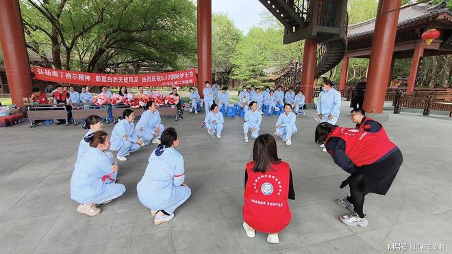 心企业致敬白衣天使凝聚社会温情PG麻将胡了免费模拟器沈阳爱(图2)