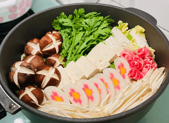 大叔教你酱汁调法只需几样食材比卖的好吃PG电子麻将胡了试玩日式寿喜锅轻松做(图2)